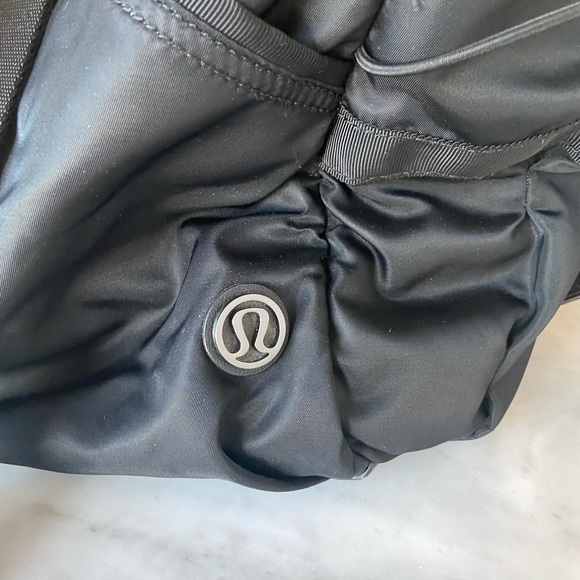 Black Lululemon bag in almost perfect condition. Hardly used. Loads of pockets. - Picture 2 of 5